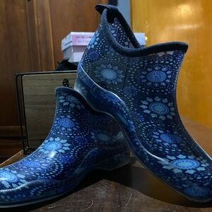 Capelli of New York Blue Floral Pattern Women's Rain Ankle Boots
